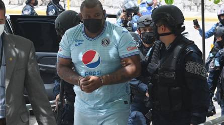 Tokiro “El Perverso” Rodas Ramírez (41) estaba jugando fútbol cuando fue capturado.