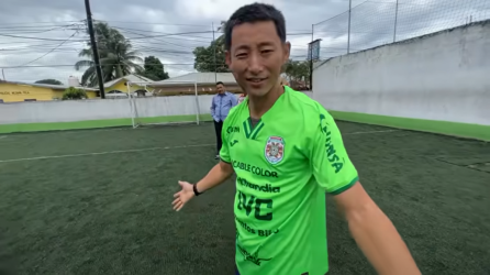 El youtuber e influencer japonés, Shin Fujiyama, realizó una nueva dinámica en compañía de la leyenda del fútbol hondureño.
