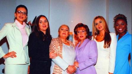 Dora Cadavid (centro) interpretó a Inesita en “Yo soy Betty la fea”. Ella formaba parte del famoso “cuartel de las feas”.