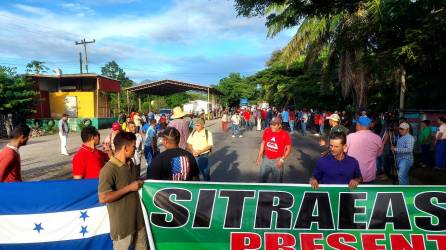 Las acciones de protesta de los trabajadores de las fincas bananeras, continuarán por segundo día consecutivo con la toma de la carretera CA-13, y aseguran que no descansarán hasta obtener respuesta del Gobierno.