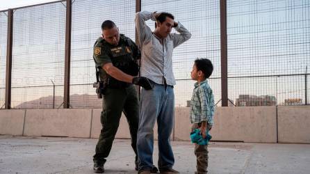 Tres padres migrantes separados de sus hijos en la frontera demandaron al Gobierno de EEUU por los daños causados.