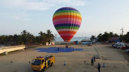 El globo aerostático está listo en Tela, Honduras.