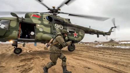El Ejército ruso sigue su ofensiva por aire, mar y tierra en Ucrania.