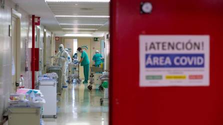 El riesgo de hospitalización en personas vacunadas continúa siendo significativamente menor que para las no vacunadas.