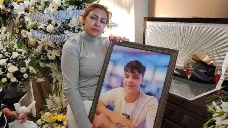 Más de dos semanas han transcurrido desde la muerte del hijo de la exdiputada Marlene Alvarenga, quien después de 16 días de dolor, conversó sobre su hijo a través de las redes sociales.