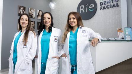 El nuevo Centro DentoFacial Ríe es dirigido por tres grandes y muy reconocidas doctoras: Gabriela Cole, Mabis Pérez y Josselyn Moya.