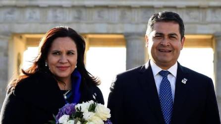 En la imagen, Ana García Carías junto a Juan Orlando Hernández, su esposo y expresidente de Honduras.