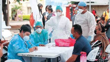 En Honduras hay 2,400 médicos hondureños contratados.