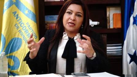 Marlene Alvarenga, presidenta del PAC, en un comunicado anunció la suspensión del diputado José Gaidó.