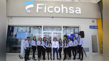 La nueva agencia Ficohsa Plaza Universal se suma a la red de más de 140 puntos de atención a nivel nacional.