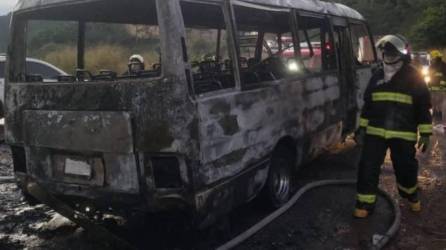 Un autobús de la ruta Cerro Grande-Unah fue incendiado por extorsionadores el pasado 8 de noviembre.