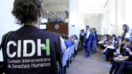 Una miembro de la CIDH en una conferencia en Honduras sobre derechos humanos.