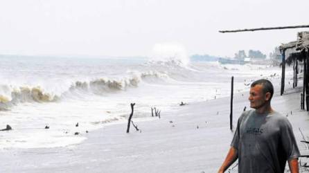 En un boletín informativo, Copeco indicó que la marea también afectará el domingo con olas de entre 5 y 6 pies de altura.