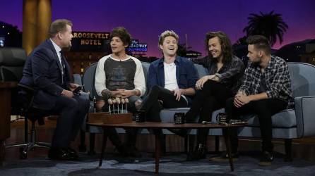 James Corden en la última entrevista que le hizo a One Direction, ya sin Zayn Malik.