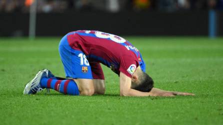 Jordi Alba y su frustración tras la caída del Barcelona. Foto AFP.