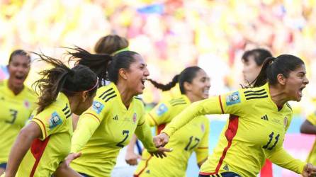 Jugadoras de Colombia celebrando uno de los dos goles marcados en la victoria ante Corea del Sur.