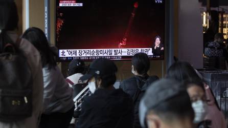 Los surcoreanos se encuentran atentos a las noticias de los bombardeos y la tensión en Corea del Sur.