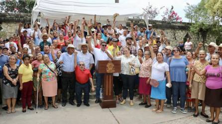 Grupos organizados de sociedad civil y ciudadanos se reunieron con el alcalde Mauricio Arias para solicitar presupuesto para proyectos en Copán Ruinas.