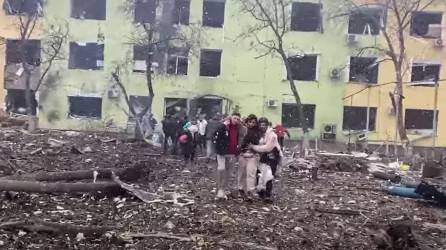 Rusia niega estar detrás del bombardeo a un hospital infantil que dejó tres muertos y decenas de heridos.