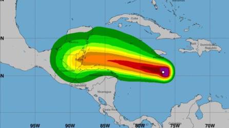 La tormenta tropical Lisa avanza hacia el Caribe de Centroamérica donde se pronostica que impactará a mediados de esta semana.