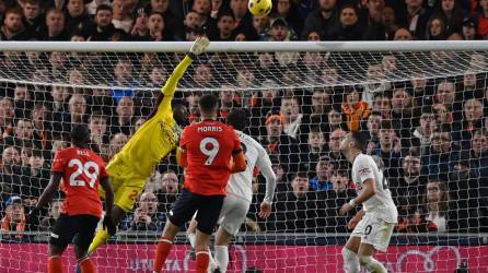 El poste salvó al Manchester United en el tramo final del juego.