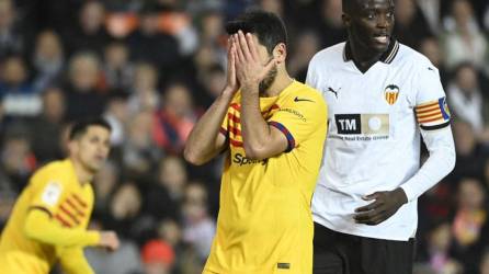 İlkay Gündoğan lamenta una ocasión fallada en el Valencia vs Barcelona.