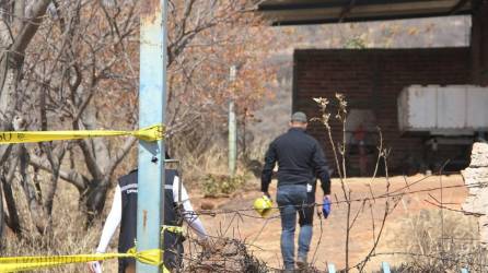 Las autoridades mexicanas acordonaron la zona tras el hallazgo de 18 cuerpos en una fosa clandestina.