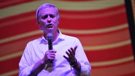 El candidato presidencial chileno por el Partido Republicano, José Antonio Kast, habla con sus simpatizantes durante el mitin de clausura de su campaña.