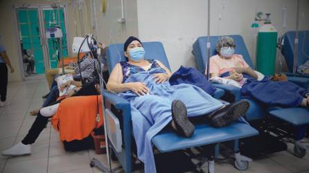 Pacientes de todas las edades saturan a diario las salas oncológicas a en los hospitales públicos de Honduras ante el incremento de casos de cáncer.