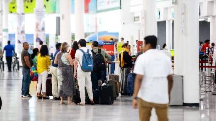 Se han intensificado las medidas en el aeropuerto Ramón Villeda Morales.