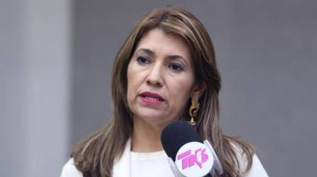 Alba Consuelo Flores, ministra de la Secretaría de Salud.