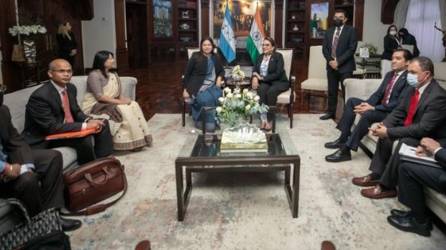 La reunión entre los diplomáticos se llevó a cabo en Casa Presidencial.
