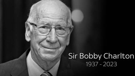 Muere a los 86 años Bobby Charlton, leyenda del fútbol inglés con la Selección de Inglaterra y con el Manchester United.