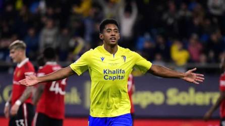 Antony ‘Choco‘ Lozano celebrando su gol con el Cádiz frente al Manchester United.