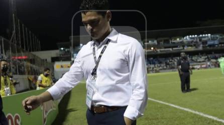 Luis Alvarado salió cabizbajo del estadio Morazán tras el 3-0 sufrido por Honduras ante EUA que lo dejó sin Juegos Olímpicos.