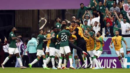 Jugadores de Arabia Saudita celebran un gol frente a Argentina en el Mundial de Qatar 2022.