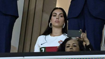 Georgina Rodríguez defendió una vez más a su pareja Cristiano Ronaldo y arremetió contra el entrenador de Portugal, Fernando Santos.