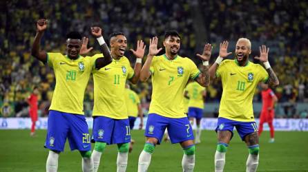 Vinicius, Raphinha, Lucas Paquetá y Neymar celebrando uno de los goles de Brasil contra Corea del Sur en el Mundial de Qatar 2022.