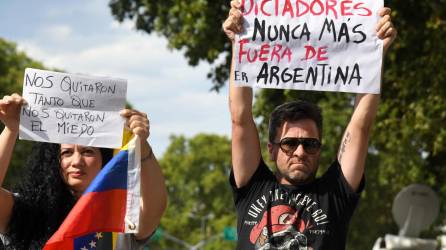 Exiliados venezolanos en Argentina rechazaron la visita de Maduro a Buenos Aires para asistir a la Celac.