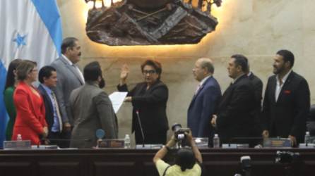 Rebeca Raquel es juramentada como presidenta del Poder Judicial.