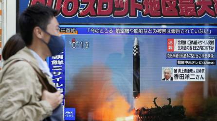El misil balístico norcoreano fue lanzado en un ángulo muy abierto y cayó en el mar del Este.