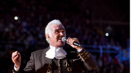 Vicente Fernández, el más grande exponente de la música ranchera, fue reconocido en vida con varios premios como el Grammy, el Latin Grammy y el Billboard, incluso develó su estrella en el Paseo de la Fama en Hollywood en 1998.