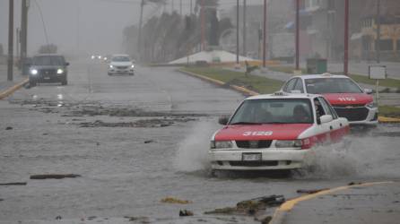 La tormenta Pilar deja fuertes vientos y lluvias en Veracruz y otros estados del sureste de México.