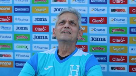 Reinaldo Rueda en la rueda de prensa previo al México vs Honduras.