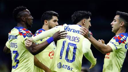 Jugadores del América celebrando uno de los goles en la paliza ante New England Revolution.