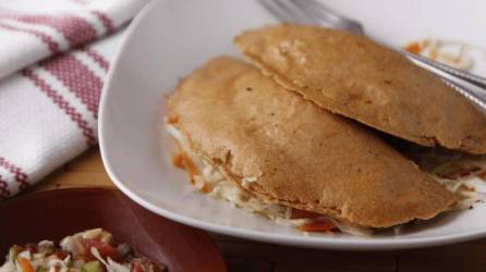 Los pastelitos hondureños son crujientes por fuera y suaves por dentro; con relleno de carne tradicional.