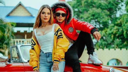 La modelo y presentadora Jennifer Funes y el cantante MR JC El del palabreo han compartido varias fotos en sus redes sociales para promocionar el nuevo proyecto musical del artista catracho.