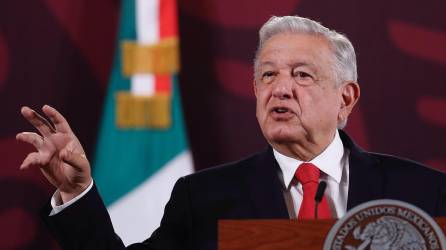 El presidente de México, Andrés Manuel López Obrador, habla durante una rueda de prensa este lunes en el Palacio Nacional de la Ciudad de México.