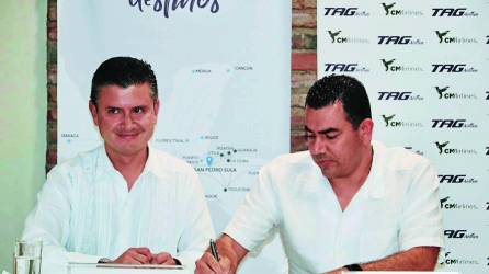 Julio Gamero, de TAG Airlines, y Carlos Mourra, de CM Airlines.