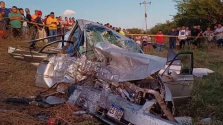 El vehículo turismo quedó destruido.